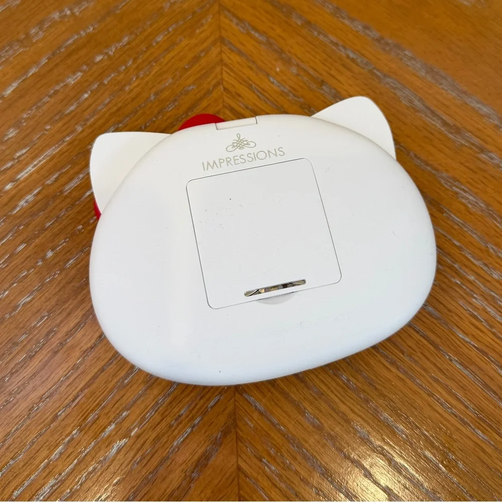 Impressions Vanity Hello Kitty Wireless Light Up Compact Mirror